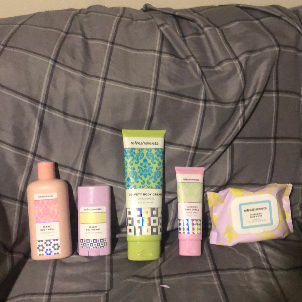 Ladies ispy mixed creams and body wash